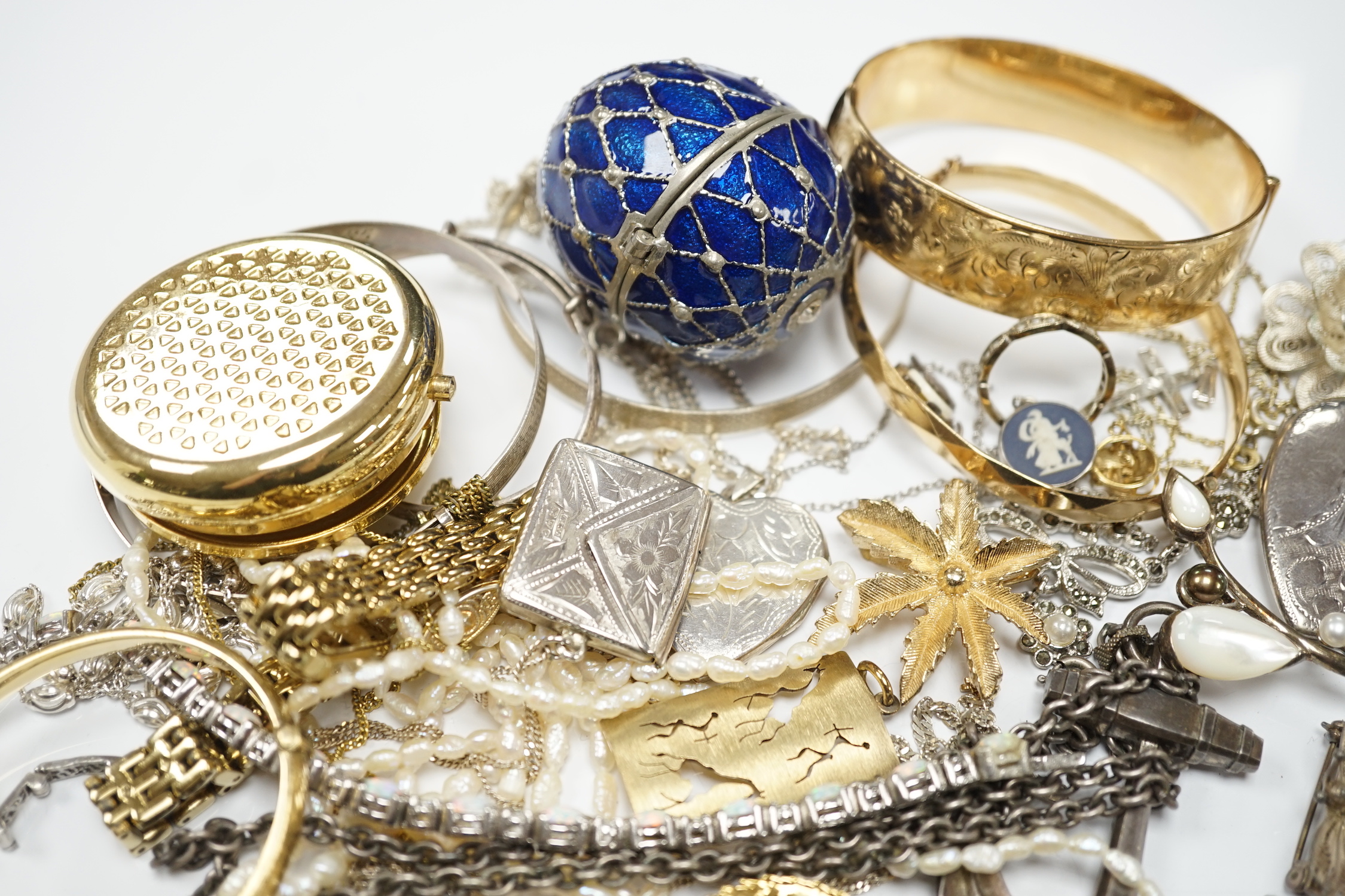 A quantity of assorted costume and silver jewellery including pendants, locket, bracelets, bangles, chains etc.
